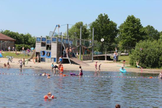 Stacaravan Op 5 Sterren Vakantiepark De Kuilart Friesland Aan Het Meer Met Zwembad 5P 237 Koudum Exterior foto